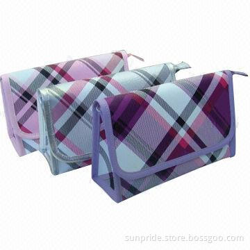 New Fashionable PVC Cosmetic Bags for Make Up with Stylish Design, Measures 20 x 6 x 13cm